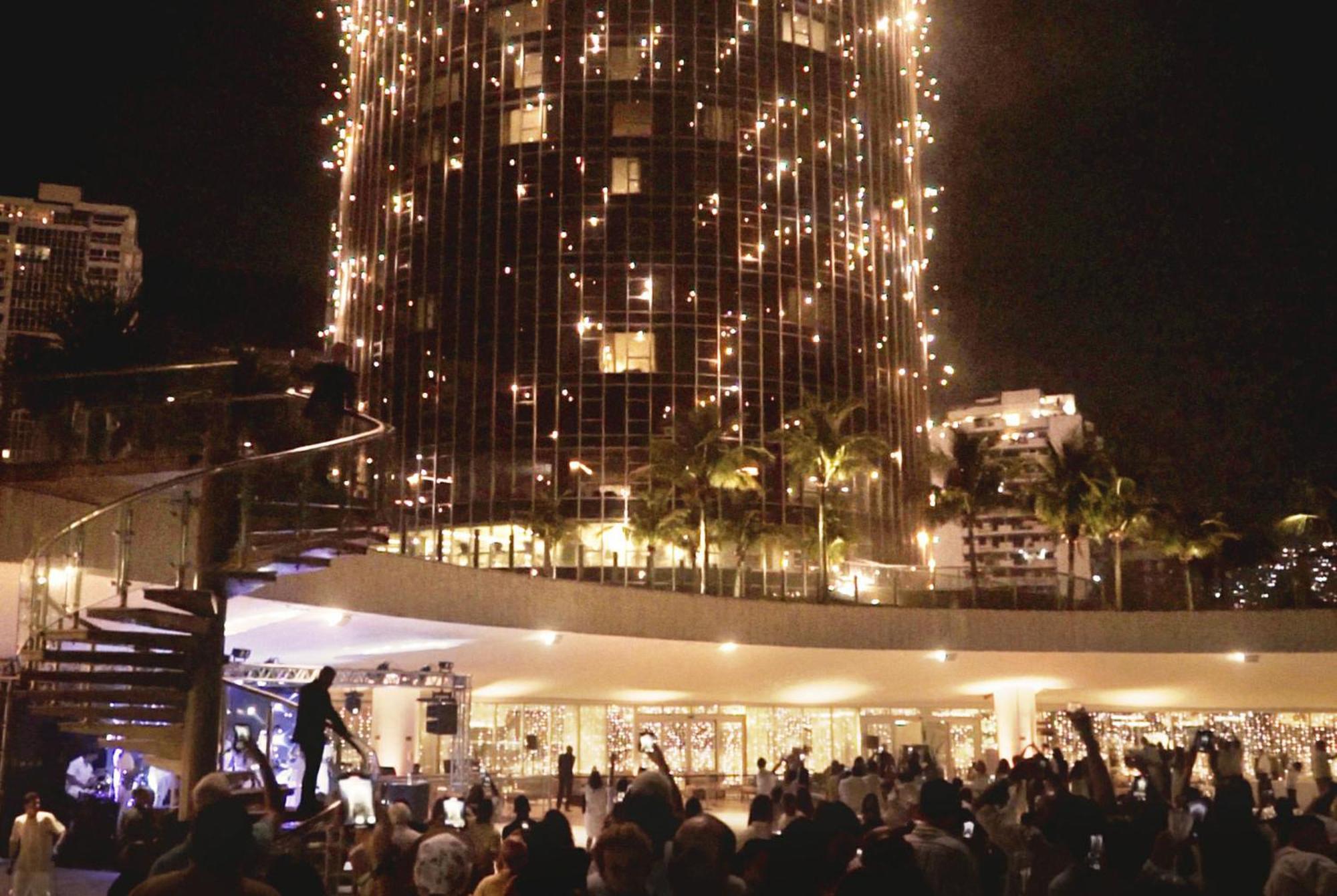 Hotel Nacional Rio De Janeiro - Oficial מראה חיצוני תמונה The 2007 lighting of the Christmas tree at the Hilton San Diego